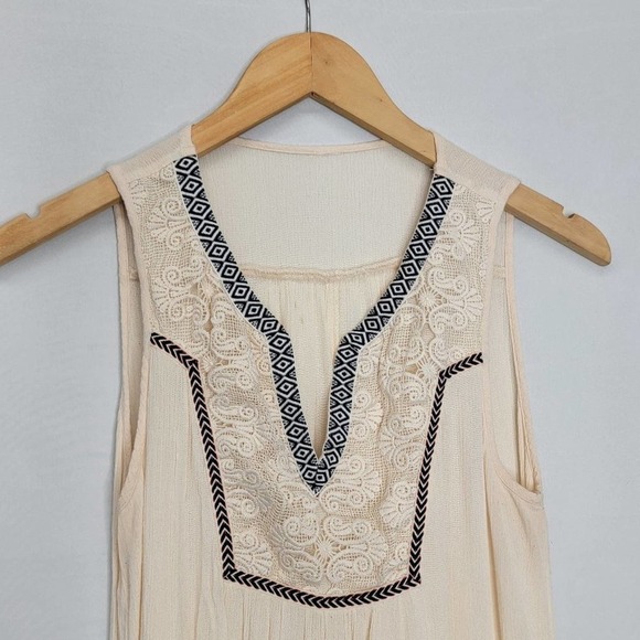 Unbranded Tank Vneck line Embordered Detail Blouse - Picture 6 of 11